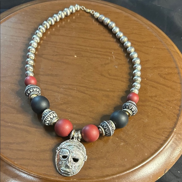 Elegant Red and Black Beaded Necklace Set! - Picture 5 of 16